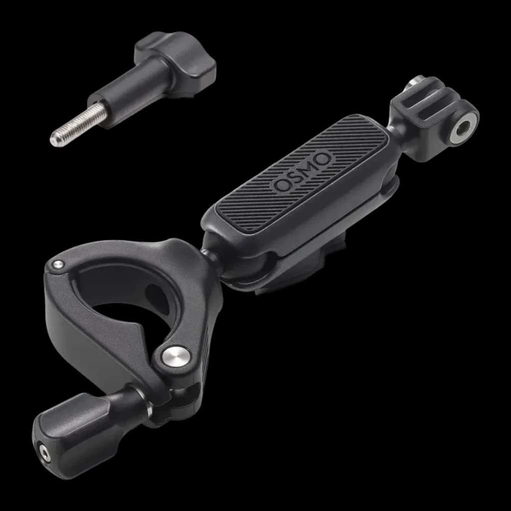 Suporte para Guiador DJI Osmo Action Handlebar Mount Preto, vista frontal: abraçadeira circular, braço articulado com logo