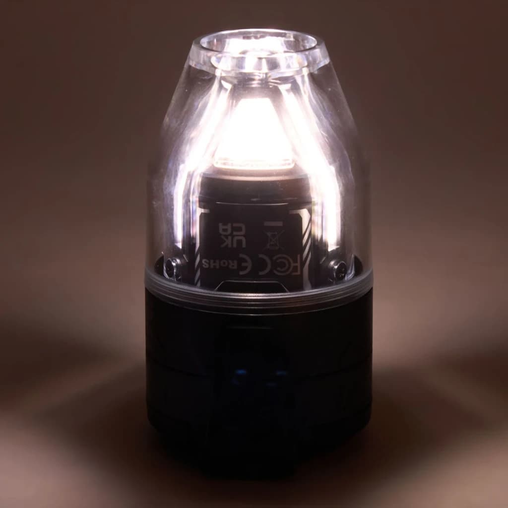 Pompe Portable Flextail Max Pump 3 Noir USB-C 300lm 6 embouts, en utilisation: mode lanterne LED allumé avec diffuseur