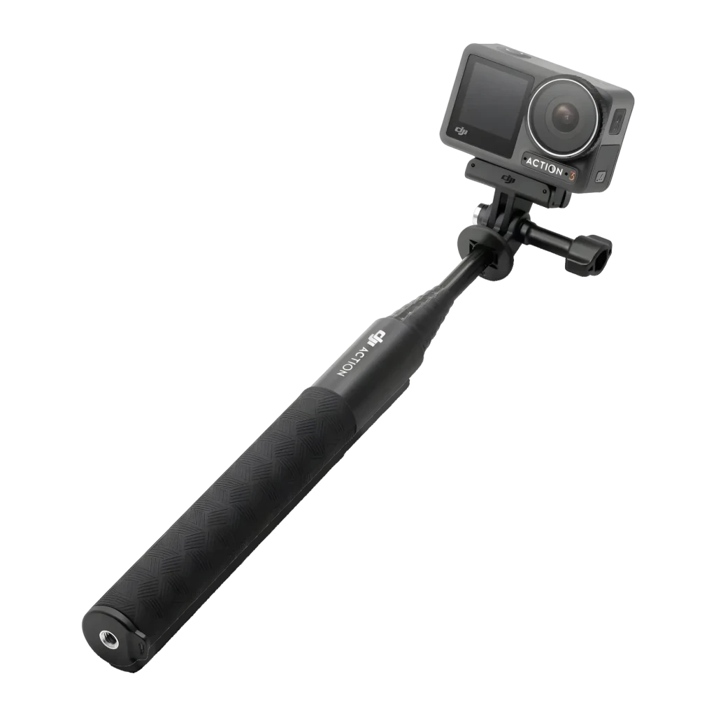 Palo Extensible DJI Osmo Action Extension Rod 1,5m Negro 0,3–1,5m ajustable, en uso: palo extendido en diagonal con cámara
