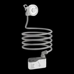 Duche Portátil Flextail Max Shower 110min, vista frontal: cabeça circular, mangueira em espiral e bomba compacta