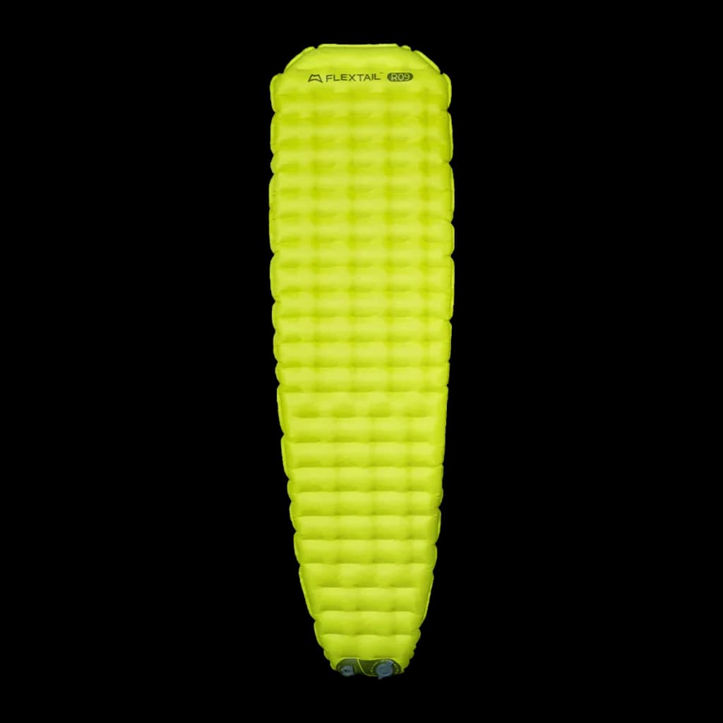Matelas Gonflable Flextail Tiny R09 AVS Momie Vert, vue de face: forme momie gonflée, texture grille et valves à la base