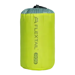Matelas Gonflable Flextail Tiny R09 AVS Momie Vert, détail: sac de rangement vert avec logo Flextail R09 et cordon