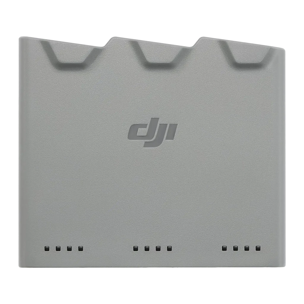 DJI Mini 5 Pro Two-Way Charging Hub Gris 3 baterías simultáneas USB-C entrada, detalle frontal: logo DJI, 3 ranuras y LEDs