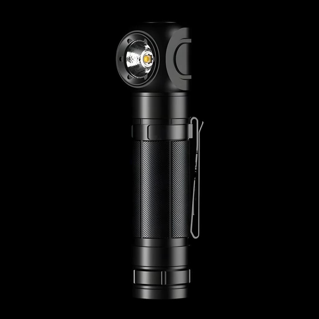 Linterna Frontal Superfire USB-C 500 lúmenes 116m TH04-U, detalle: cabezal giratorio 90°, LED central y clip lateral visibles