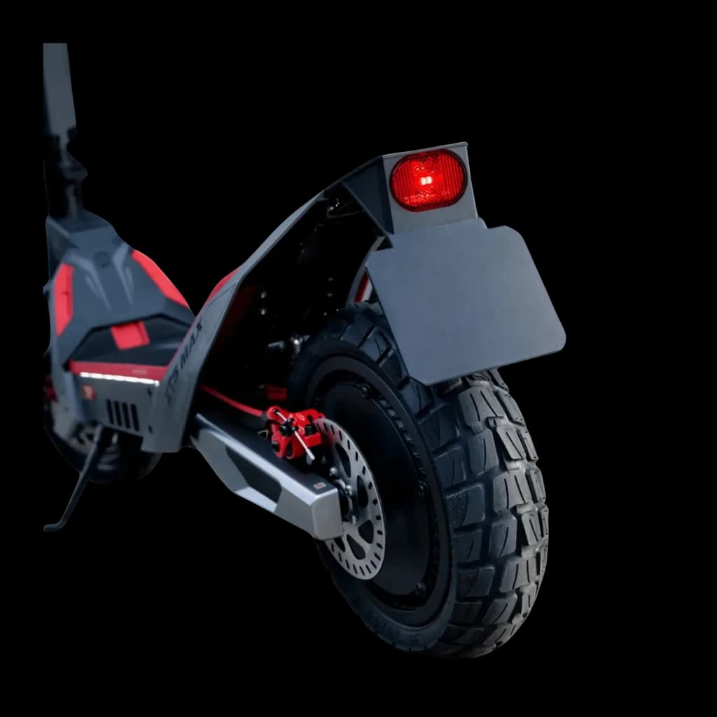 Patinete Eléctrico NAVEE XT5 MAX 700W 110km 25km/h 12 pulgadas, vista trasera: rueda todoterreno, freno de disco rojo y luz