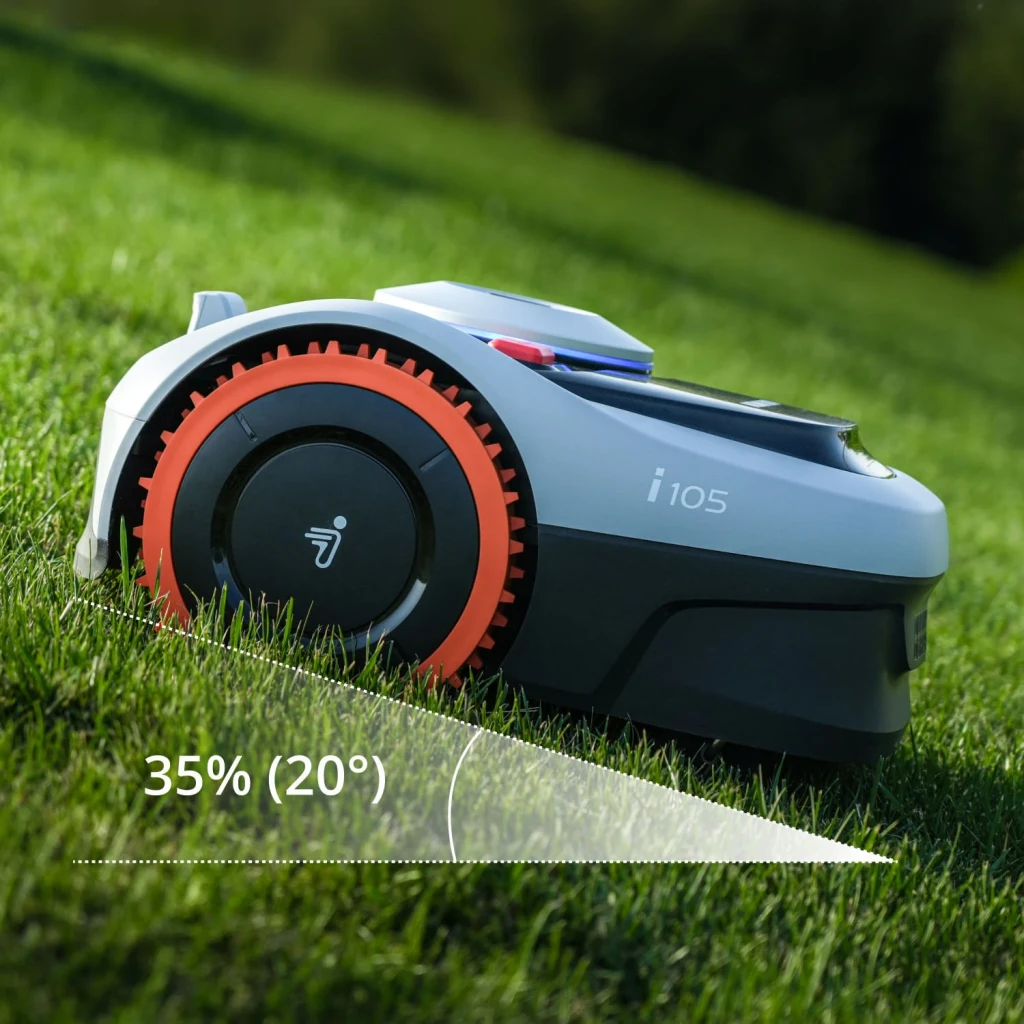 Segway Navimow Rodas Todo-o-Terreno Série I1 Preto/Laranja Chave Allen incluída, em uso: robot cortador i105 em declive