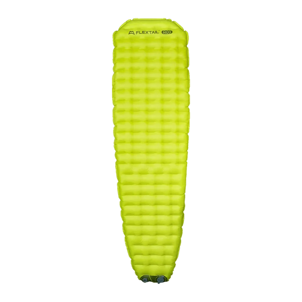 Colchão Insuflável Flextail Tiny R09 AVS Múmia L Verde Valor R 9,4, vista frontal: superfície acolchoada em grelha, válvula