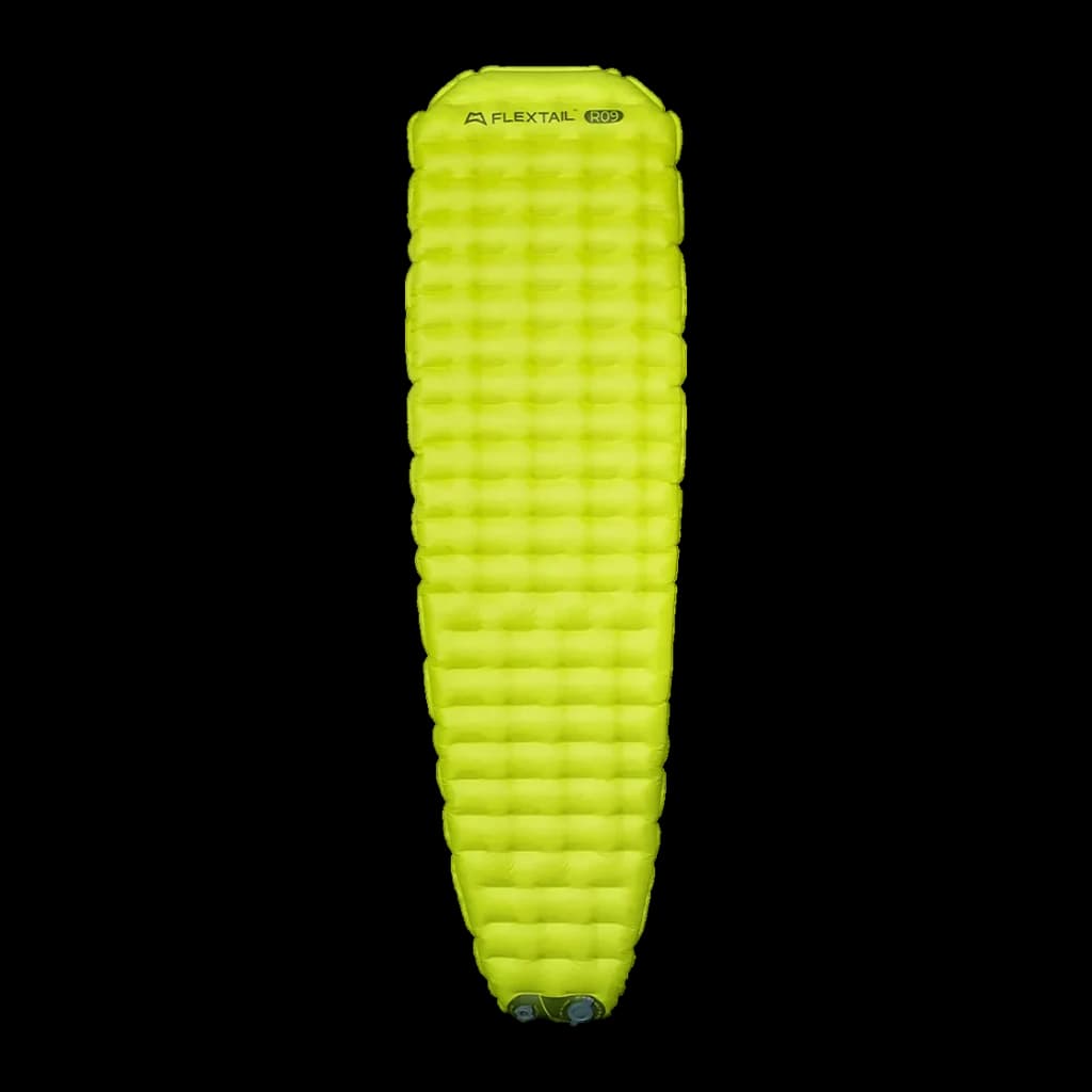 Colchão Insuflável Flextail Tiny R09 AVS Múmia L Verde Valor R 9,4, vista frontal: superfície acolchoada em grelha, válvula