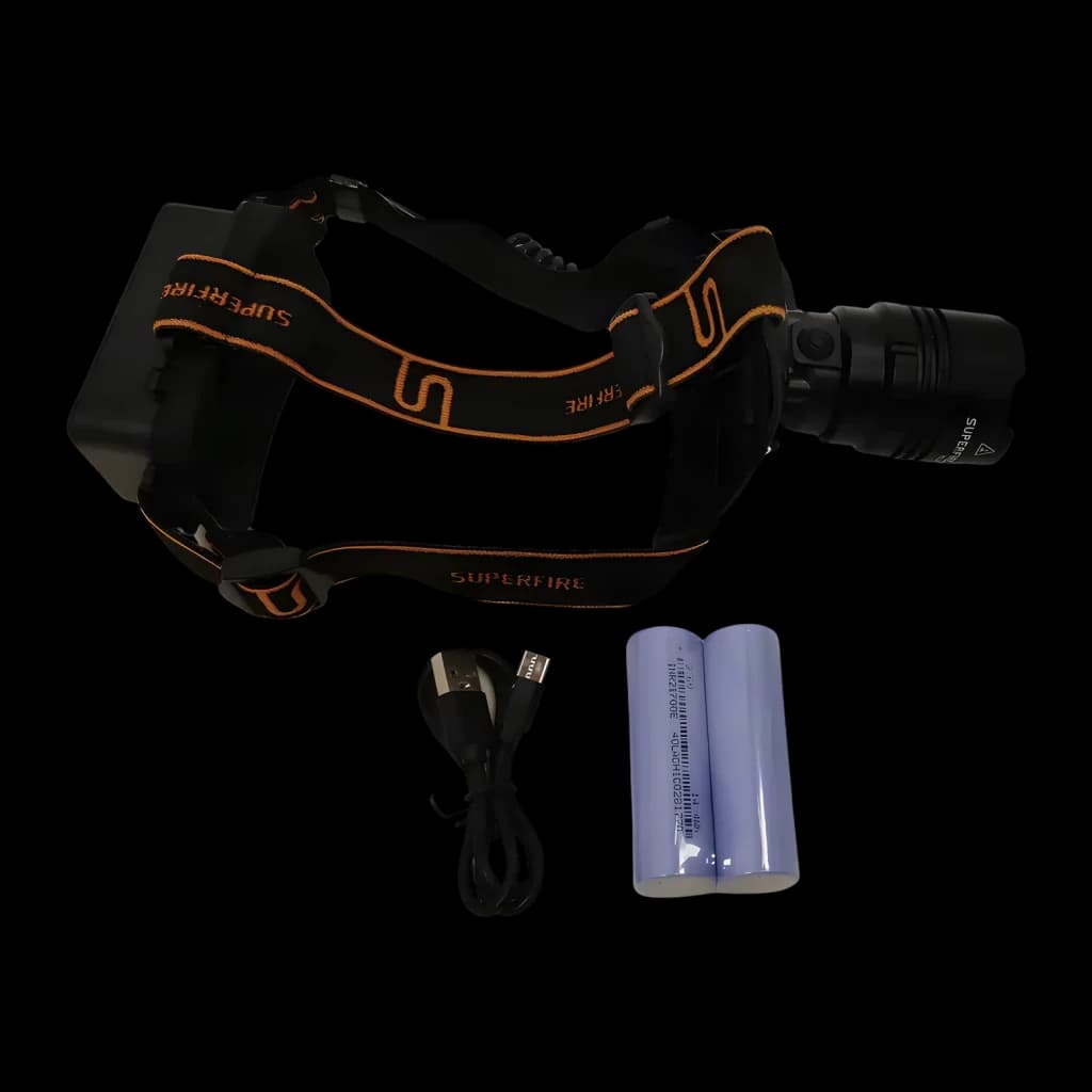 Linterna frontal Superfire HL31 Recargable USB-C 2200 lúmenes 330m, detalle: linterna con diadema naranja, cable USB-C y 2