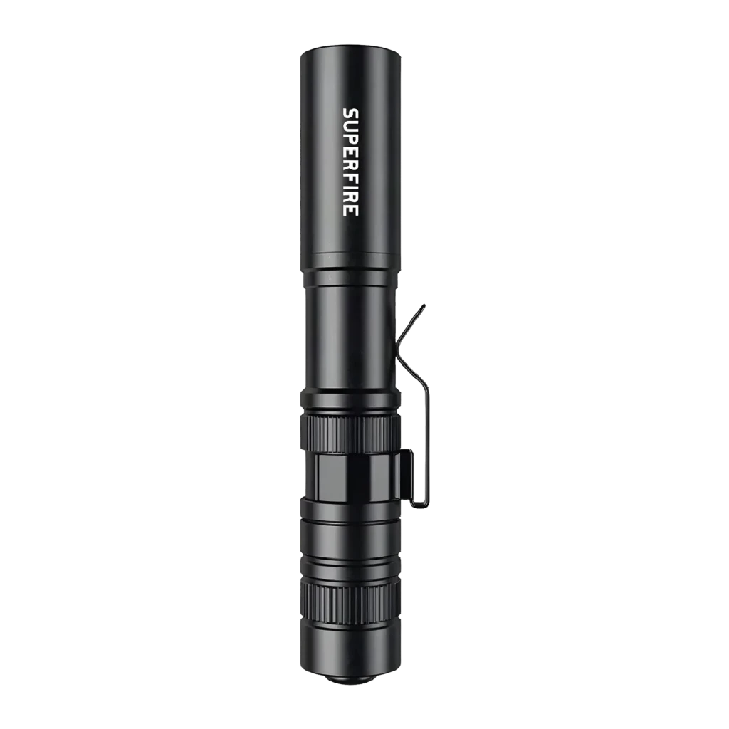 Linterna LED Superfire X18 Negro Pilas AAA 55 lúmenes 38 m, vista frontal: cuerpo negro con logo SUPERFIRE, clip lateral