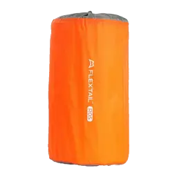 Colchão Insuflável Flextail Tiny R05 AVS Múmia Laranja, detalhe: saco de transporte laranja compacto com logótipo Flextail