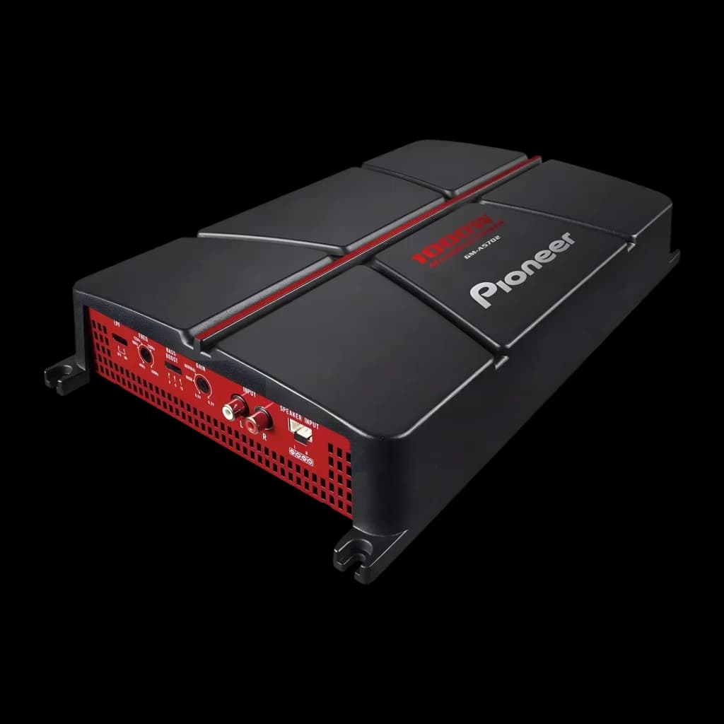 Amplificateur automobile Pioneer 2 canaux 1000W RMS GM-A5702, vue de face: boîtier noir avec panneau latéral rouge, boutons