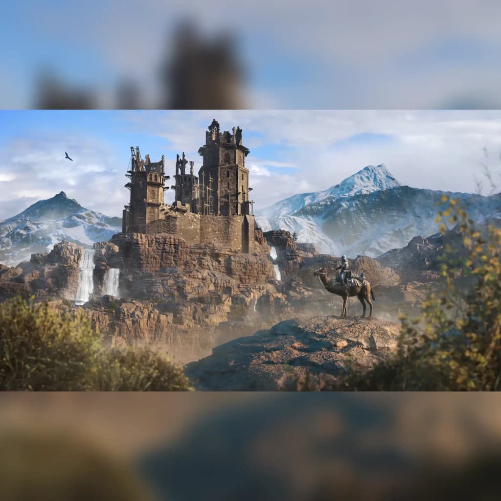 Videojogo Ubisoft Assassin's Creed Mirage Edição Standard Italiana PS4, em uso: cavaleiro em camelo ante fortaleza rochosa