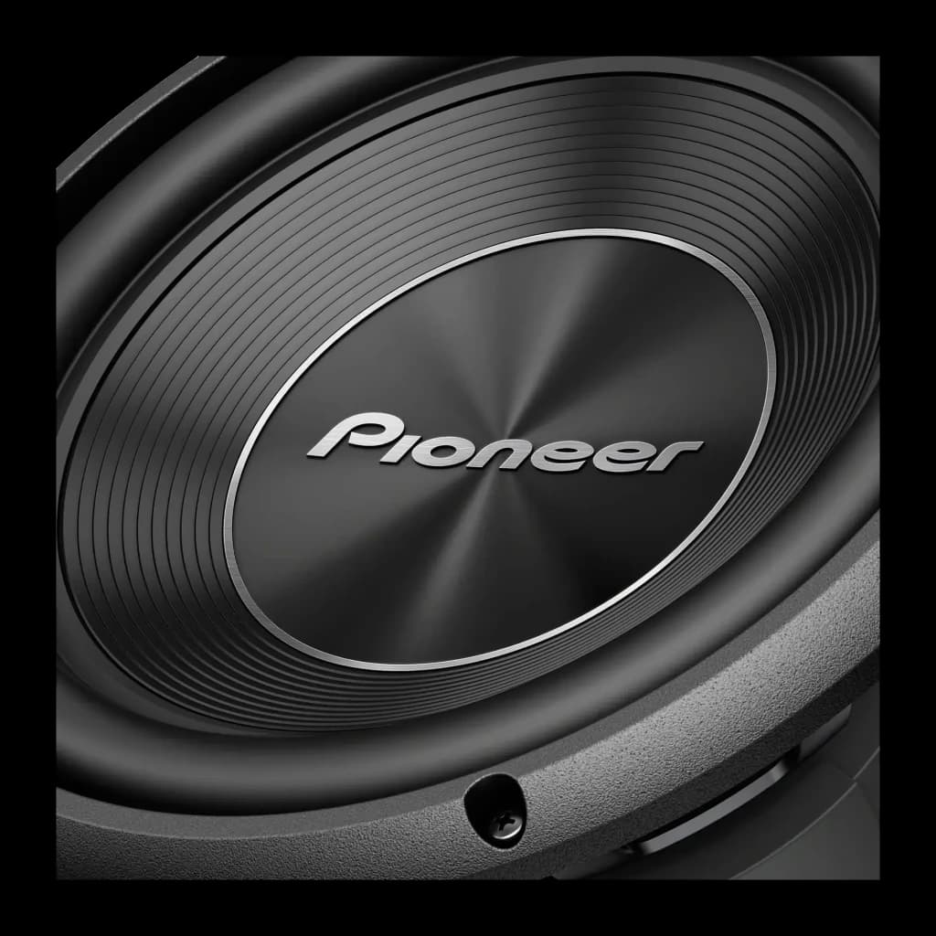Subwoofer pour voiture Pioneer 1300W RMS Noir TS-A250S4, détail: cône strié et dust cap métallique avec logo Pioneer
