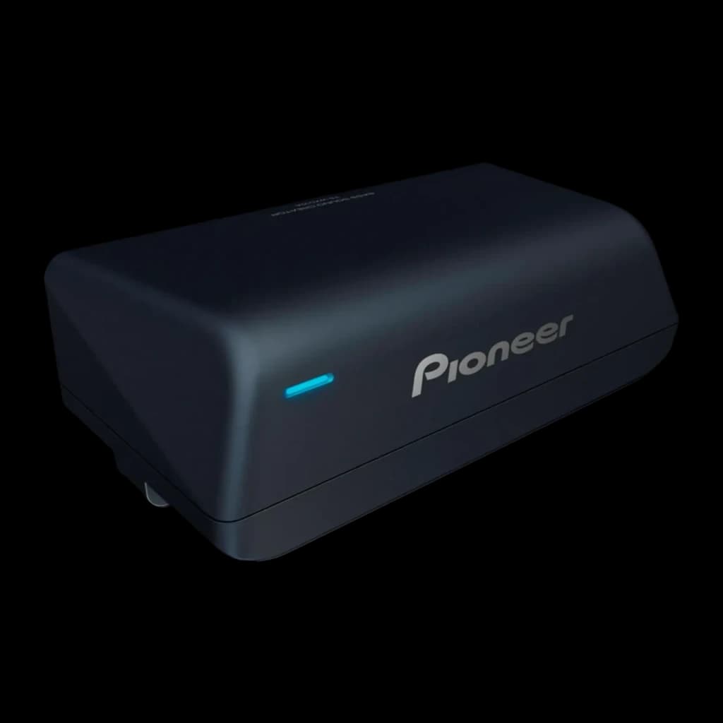 Caisson de basses Pioneer Actif 50W RMS Noir TS-WX010A pour voiture, vue avant: boîtier compact avec logo Pioneer et voyant