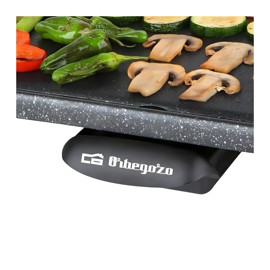 Barbacoa eléctrica Orbegozo 2200W 430x220mm Negro TBC 3000, detalle: superficie de cocción con verduras y logo en soporte