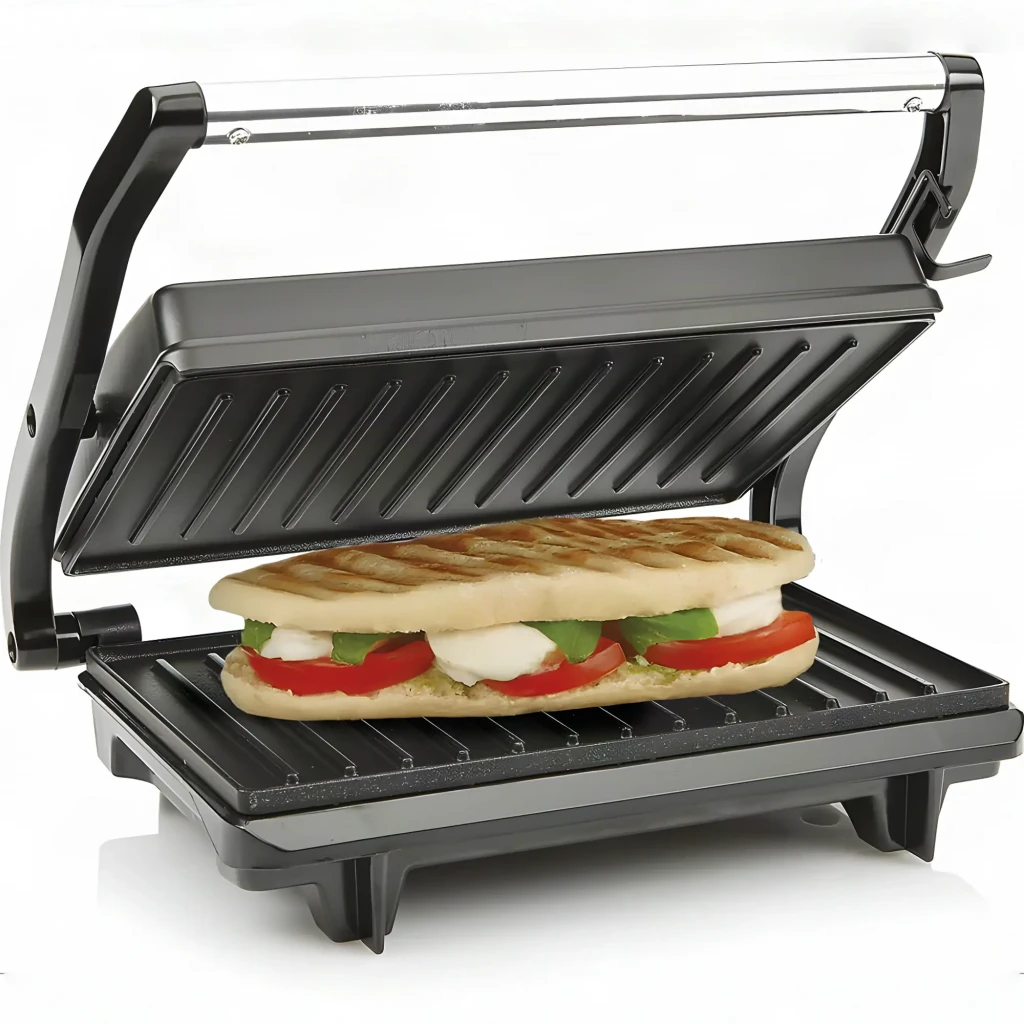 Grill de contacto TriStar 700W 225x140mm Negro GR-2650, en uso: tapa abierta con panini de tomate y mozzarella sobre placa
