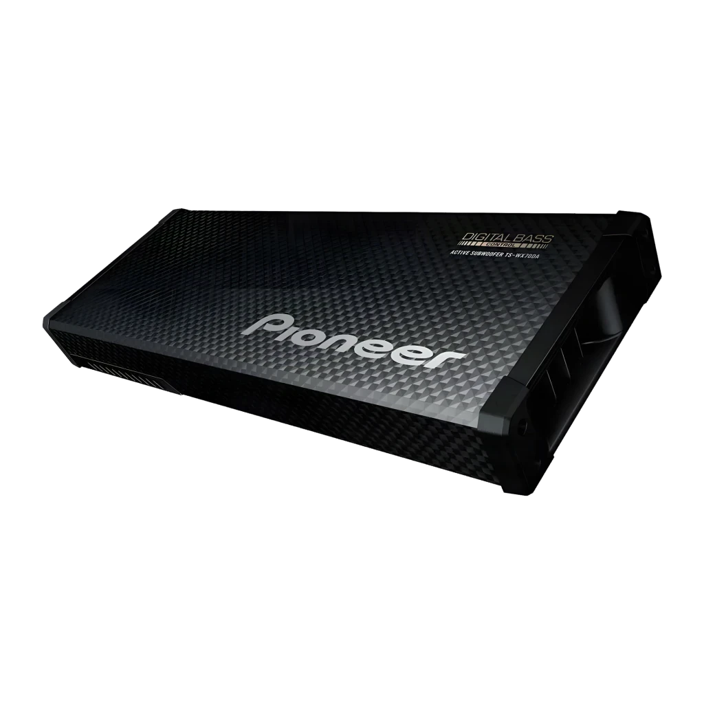 Caisson de basses voiture Pioneer 100W RMS Noir TS-WX70DA, vue de face: boîtier plat texture carbone avec logo Pioneer