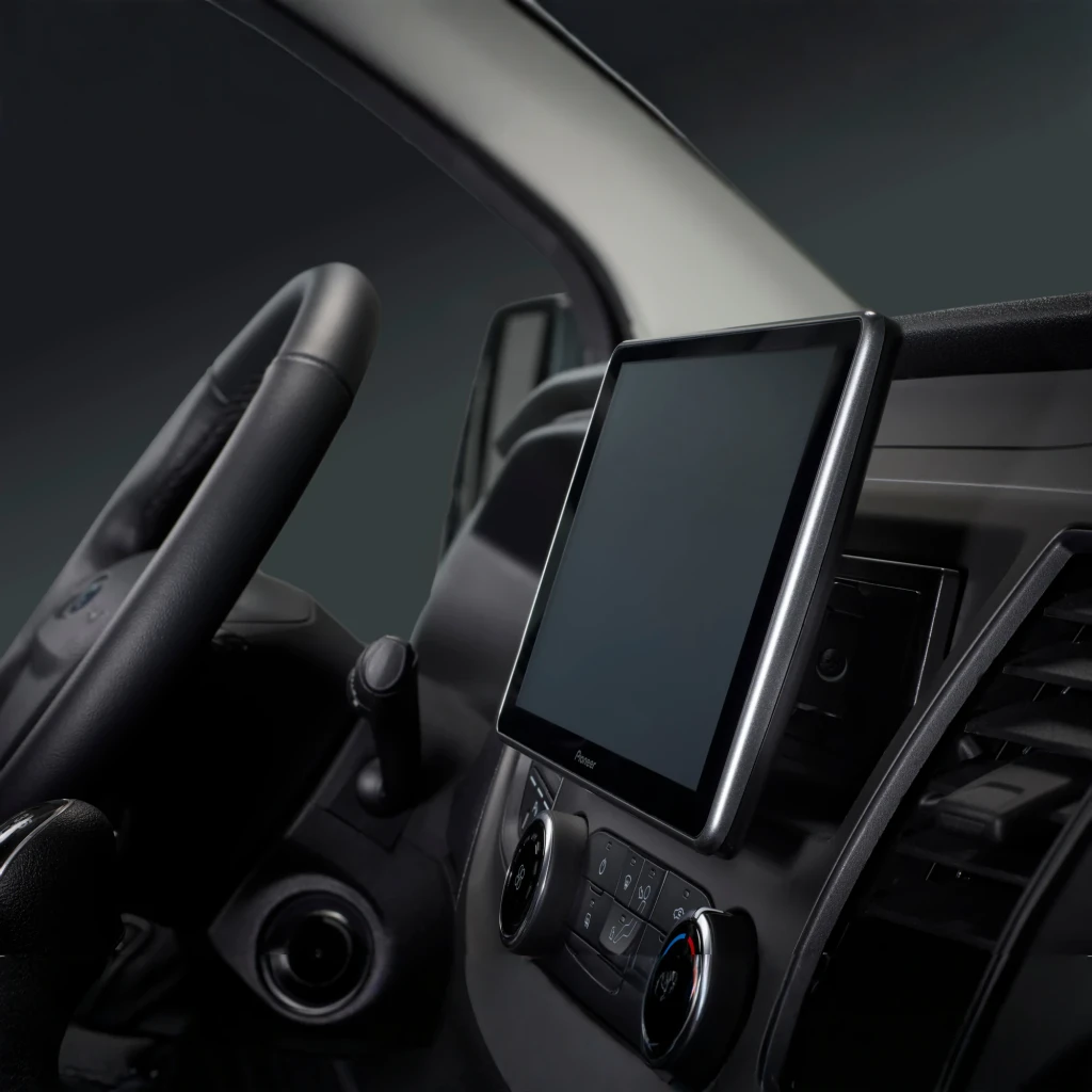 Auto-rádio Pioneer Preto CarPlay Android Auto Sem Fios 9 polegadas SPH-DA97DAB-UNI2, em uso: ecrã tátil instalado no painel