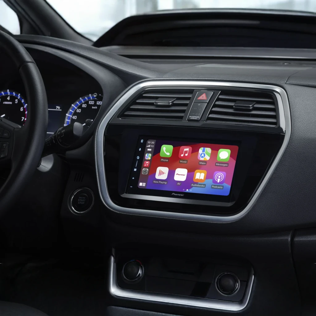 Autoradio Pioneer Noir CarPlay Android Auto Bluetooth 6.8 pouces SPH-DA77DAB, en utilisation: intégré au tableau de bord
