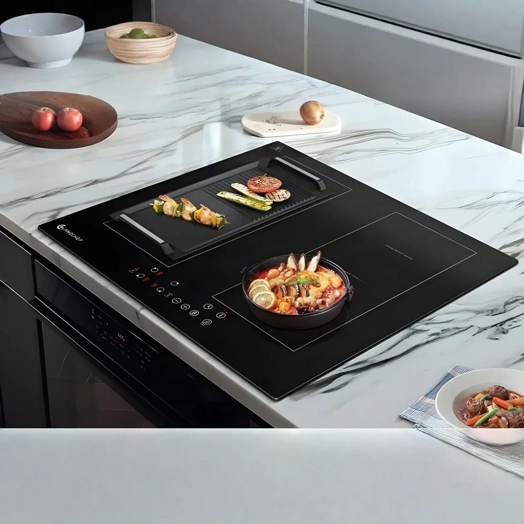 Placa de inducción Amzchef 7200W Negro CE-FS-I72S-FFDD06, en uso: encimera mármol con plancha grill y cazuela cocinando