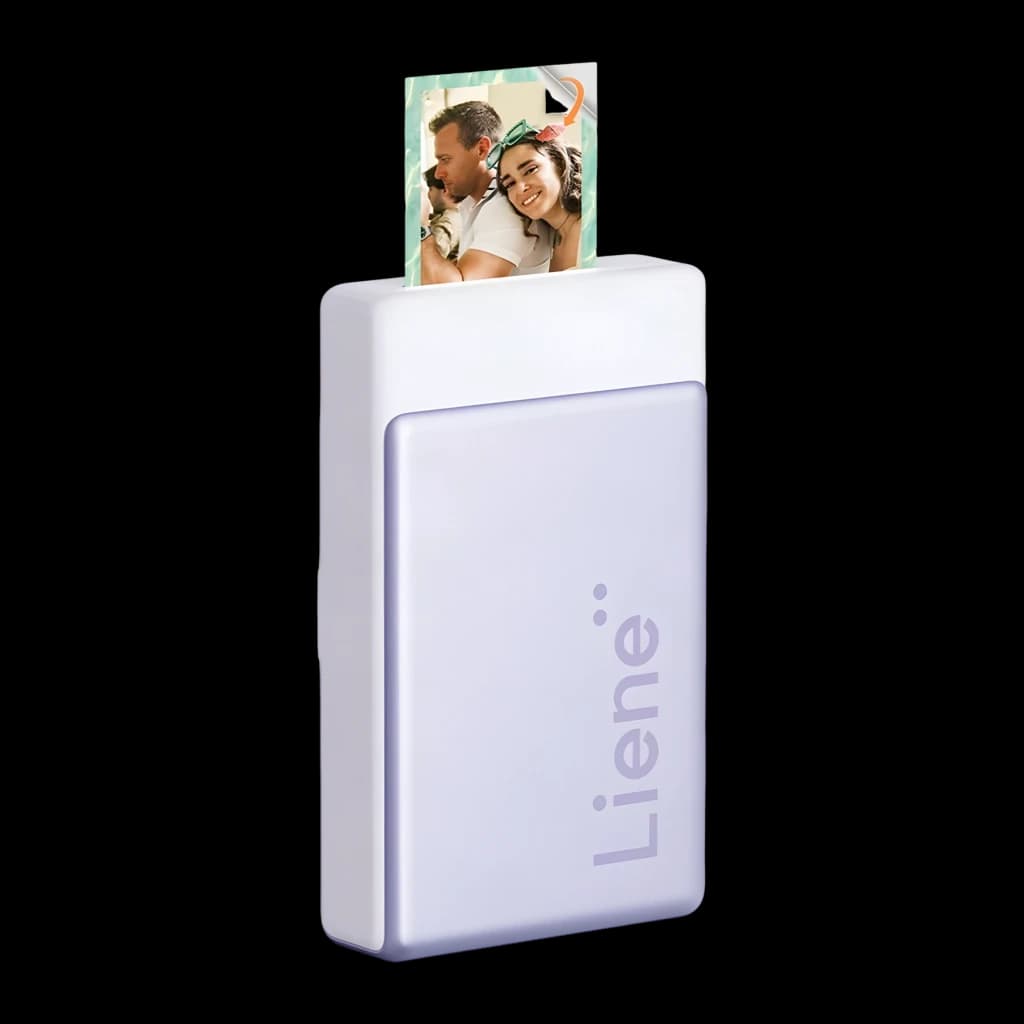 Imprimante Photo Portable LIENE Pearl N200 Pro Violet, détail: photo sortant par la fente supérieure avec portrait de couple