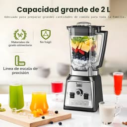 Batidora de vaso AMZCHEF 2L 2000W 8 velocidades + Pulso CE-NY-8088MJD, escena cocina: jarra con frutas, panel digital