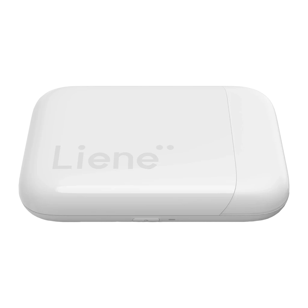 Imprimante photo Liene Pearl ZPP110 2x3 pouces Blanche, détail dessus: logo Liene en relief sur boîtier blanc mat aux coins