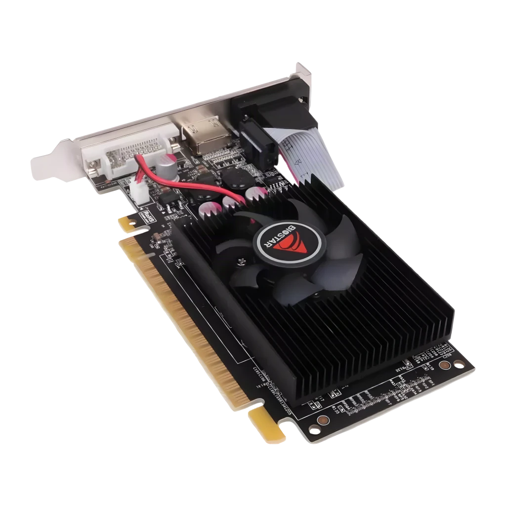 Biostar GeForce GT 610 2GB GDDR3, detalle: ventilador central con logo, disipador negro y PCB con conectores traseros
