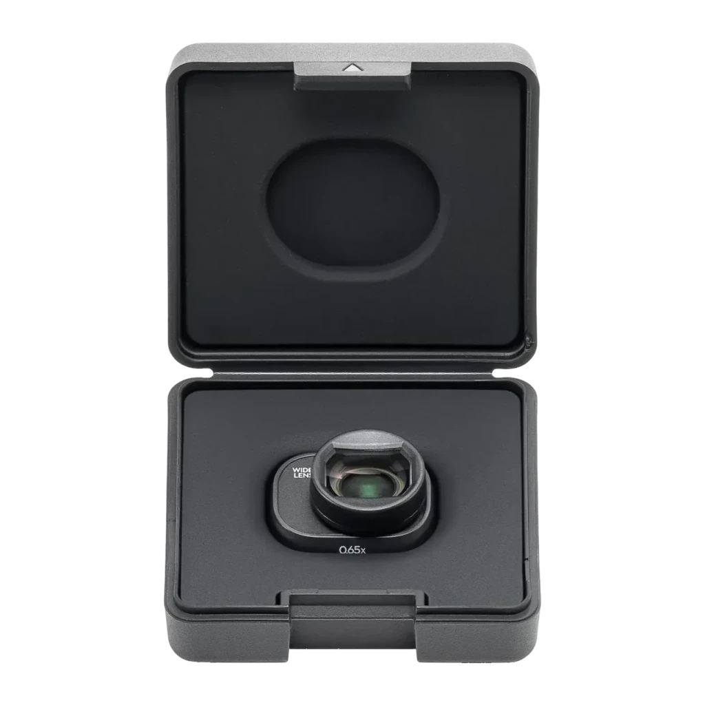 Lente DJI Objetivo Gran Angular Mini 4 Pro Negro, detalle: lente 0,65x con cristal verde en estuche rígido abierto