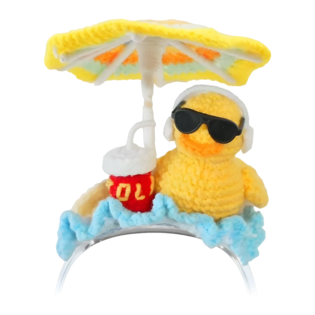 Déguisement Loona Tricot Premium Canard Fait main Jaune, vue de face: canard sur transat avec parasol, casque et lunettes