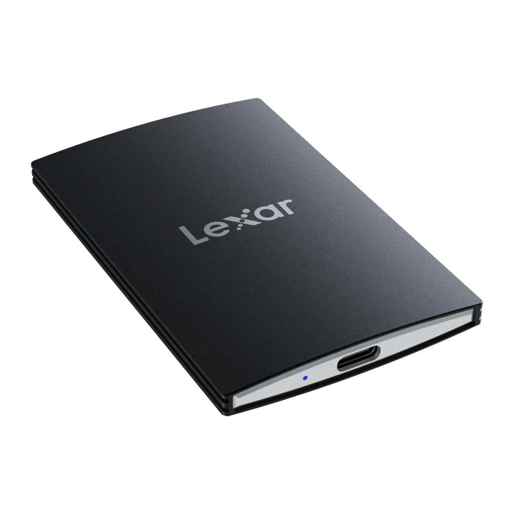 Disque SSD Portable Lexar 1 To USB-C 3.2 Gen 2x2 Noir SL500, détail: port USB-C et voyant LED bleu sur la tranche
