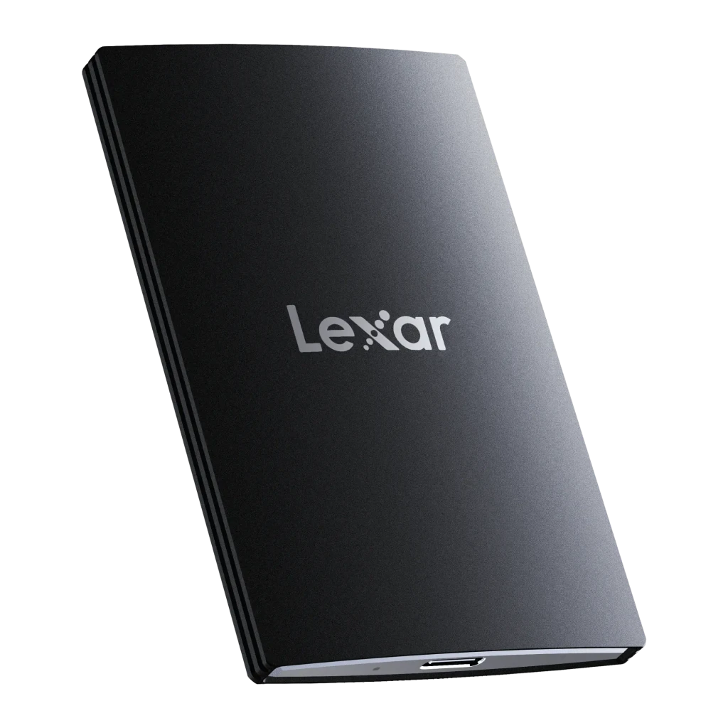 Disque SSD Portable Lexar 1 To USB-C 3.2 Gen 2x2 Noir SL500, détail: boîtier métallique avec logo Lexar et port USB-C