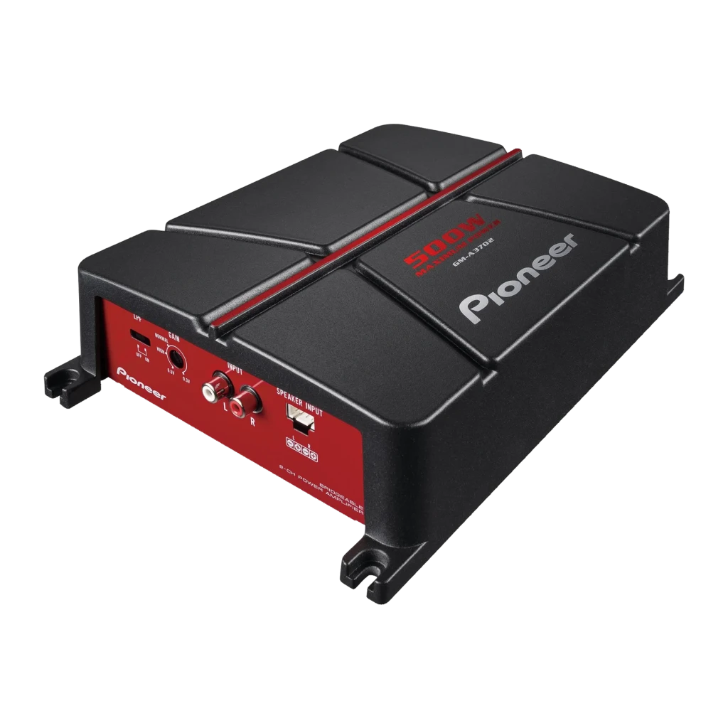 Amplificateur auto Pioneer 2 canaux 60W x 2 RMS GM-A3702, vue de face: corps noir avec panneau latéral rouge, entrées RCA
