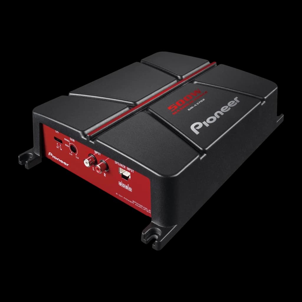 Amplificateur auto Pioneer 2 canaux 60W x 2 RMS GM-A3702, vue de face: corps noir avec panneau latéral rouge, entrées RCA