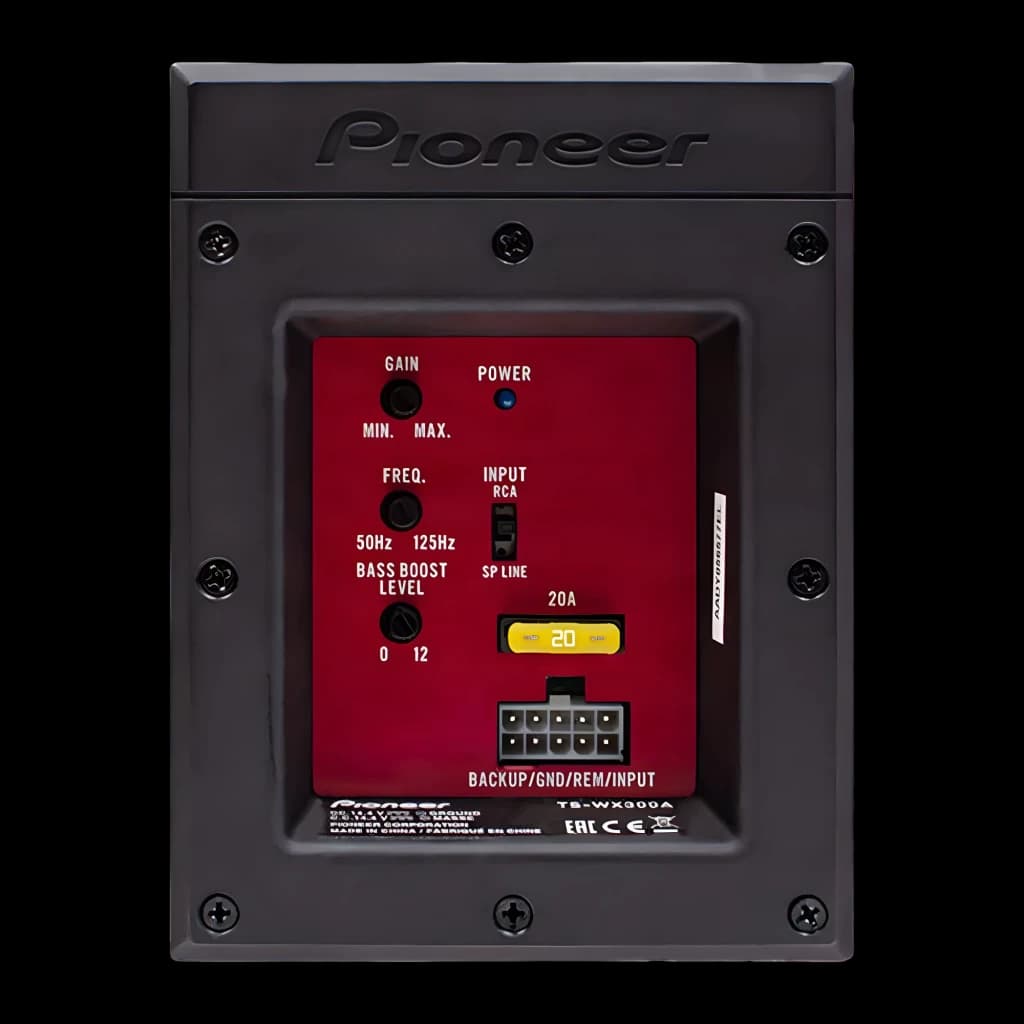 Caisson de basse voiture Pioneer Actif 1300W Noir TS-WX300A, détail: panneau amplificateur rouge avec réglages GAIN, FREQ