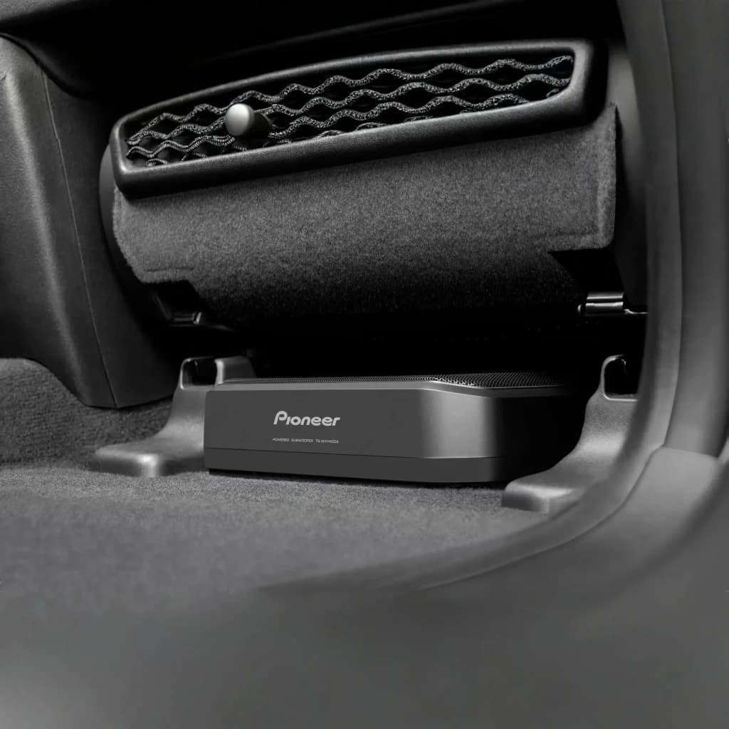 Caisson de basses Pioneer Actif Compact 170W Noir TS-WX140DA, en utilisation: installé sous siège arrière, boîtier plat