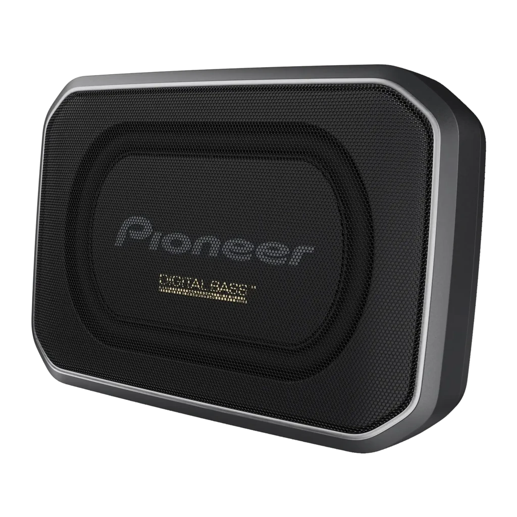 Caisson de basses Pioneer Actif Compact 170W Noir TS-WX140DA, détail: grille avant avec logo Pioneer et badge Digital Bass