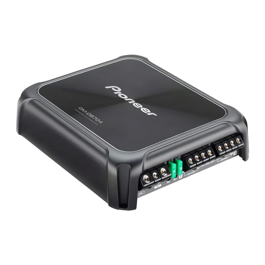 Amplificateur voiture Pioneer 4 canaux 1200W RMS Noir GM-D8704, vue arrière: panneau de connexions avec bornes