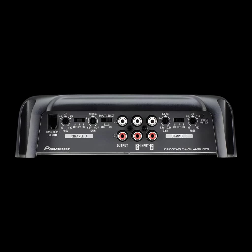 Amplificateur voiture Pioneer 4 canaux 1200W RMS Noir GM-D8704, détail: panneau de connexions avec entrées RCA, réglages