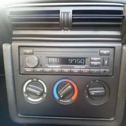 Autoradio Blaupunkt Madrid 200 BT Noir 1 DIN Bluetooth, en utilisation: monté dans tableau de bord, écran FM allumé 97.5