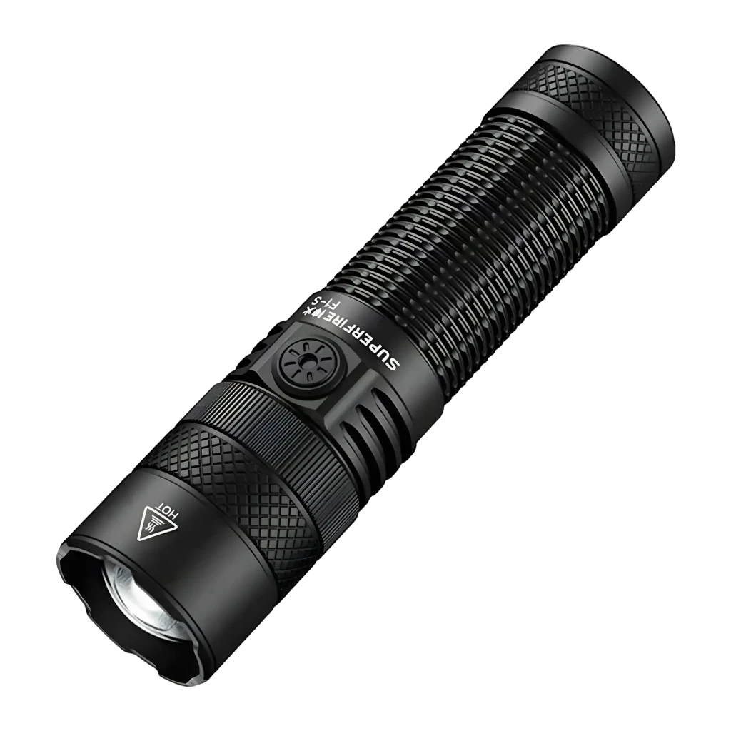 Lanterna LED Superfire F1-S Preto Recarregável 1000 lúmens 275 m, vista frontal: corpo preto com textura knurling, botão
