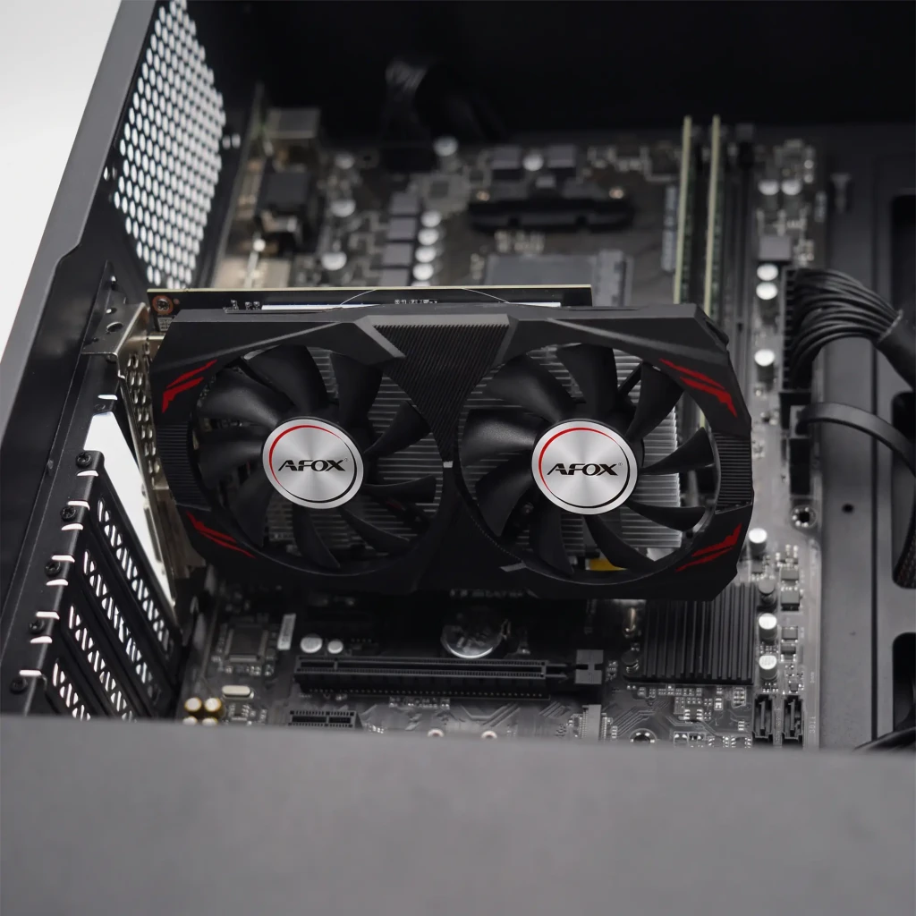 AFOX Radeon RX 560 4GB GDDR5 Doble ventilador, en uso: tarjeta instalada en placa base, dos ventiladores con logo AFOX