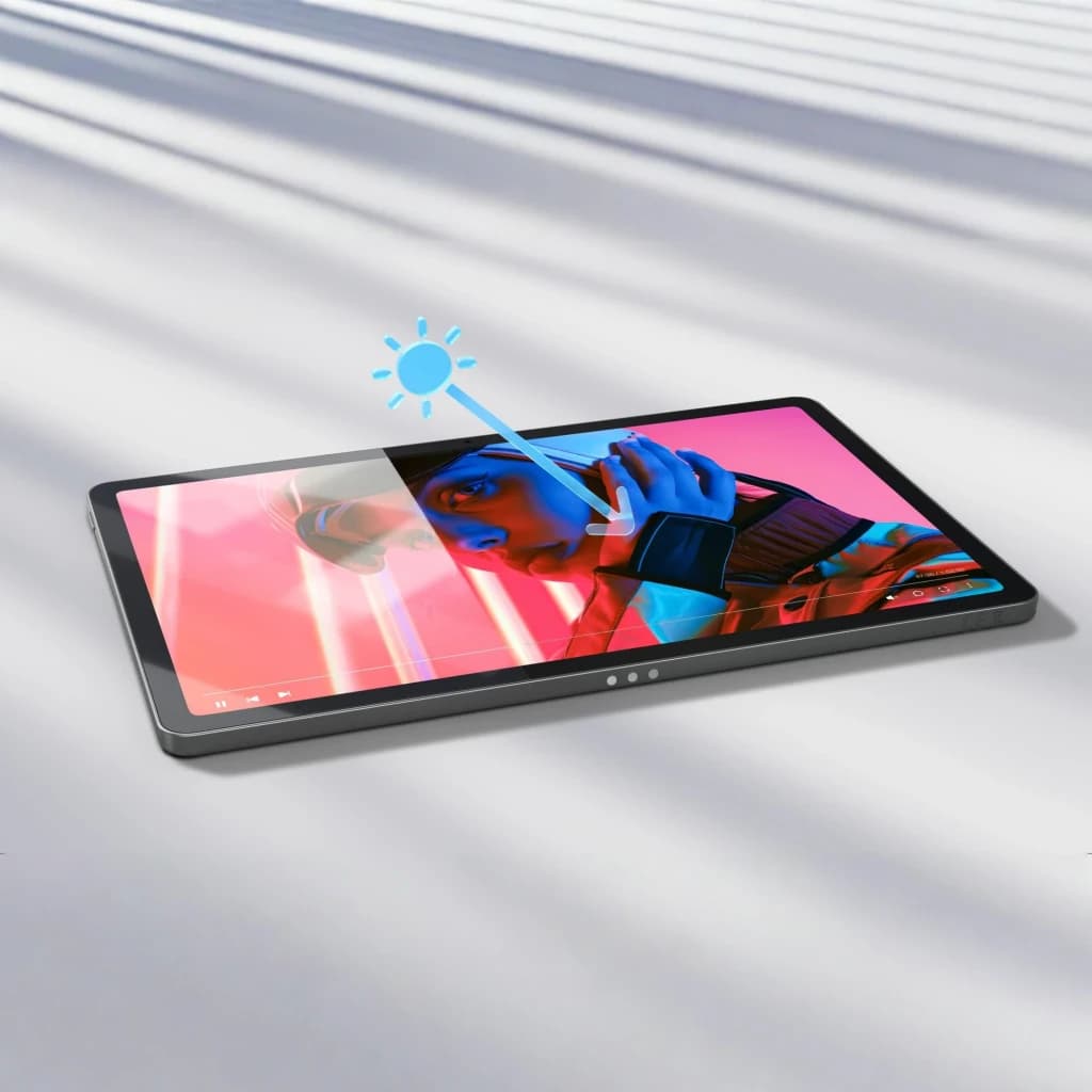 Lenovo Idea Tab 5G 6GB/128GB Gris 11 pulgadas IPS 90Hz Dimensity 6300 7040mAh, en uso: tablet en superficie con pantalla
