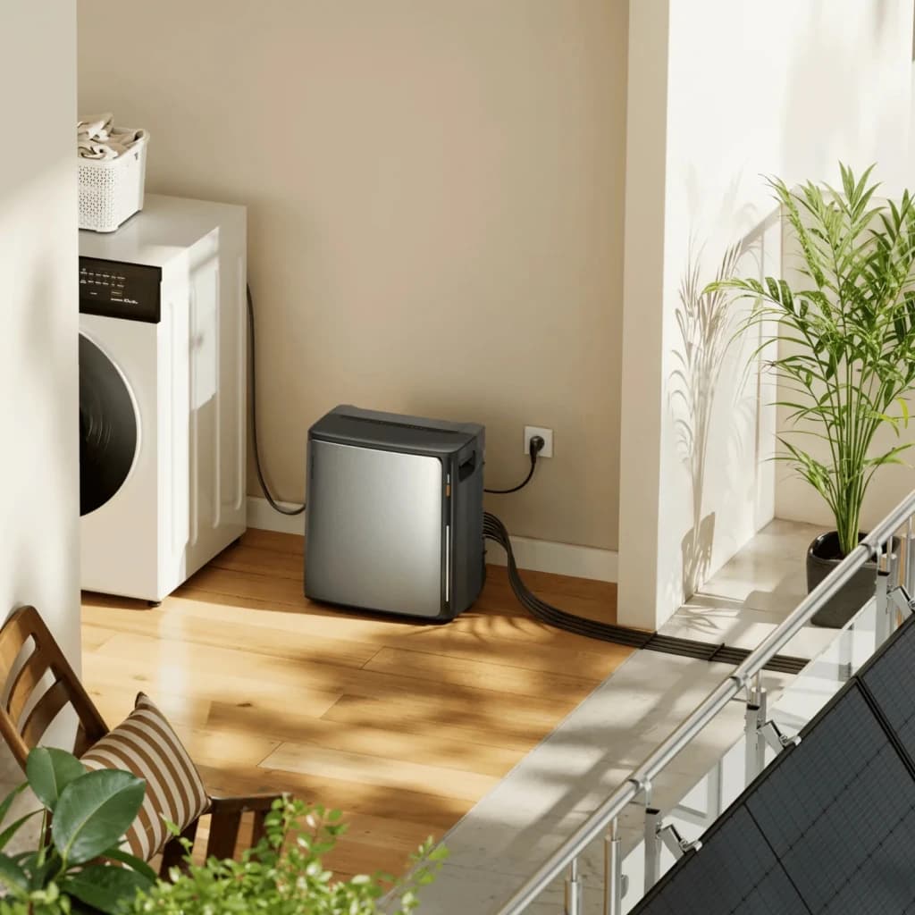 Batterie Solaire avec Micro-onduleur EcoFlow STREAM Ultra X Noir 3,84 kWh 2300W, en utilisation: installée en intérieur près