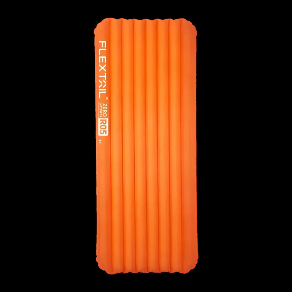 Matelas Gonflable Flextail Zero Mattress R05 Regular L Orange, détail: surface supérieure avec canaux parallèles et logo
