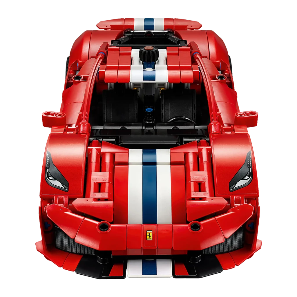 Set de construction LEGO Technic Ferrari 488 Pista 42235 882 pièces, détail avant: capot rayures bleu et blanc, écusson