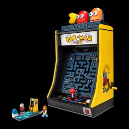 Set de construcción LEGO Icons Máquina Arcade PAC-MAN 10323 2651 piezas 18+, vista frontal: cabina amarilla con pantalla