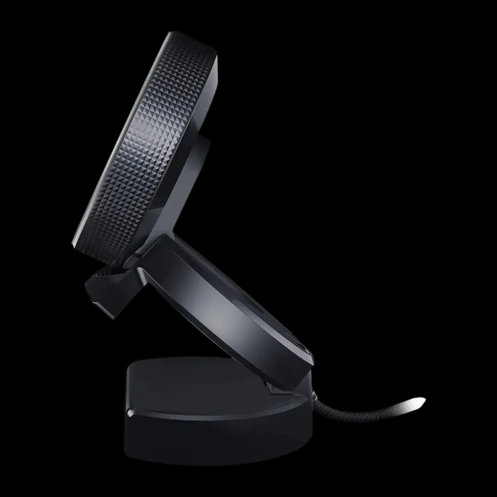 Webcam Razer Kiyo Full HD 60fps Microfone USB Preto, detalhe lateral: textura diamante do aro, suporte articulado e cabo USB