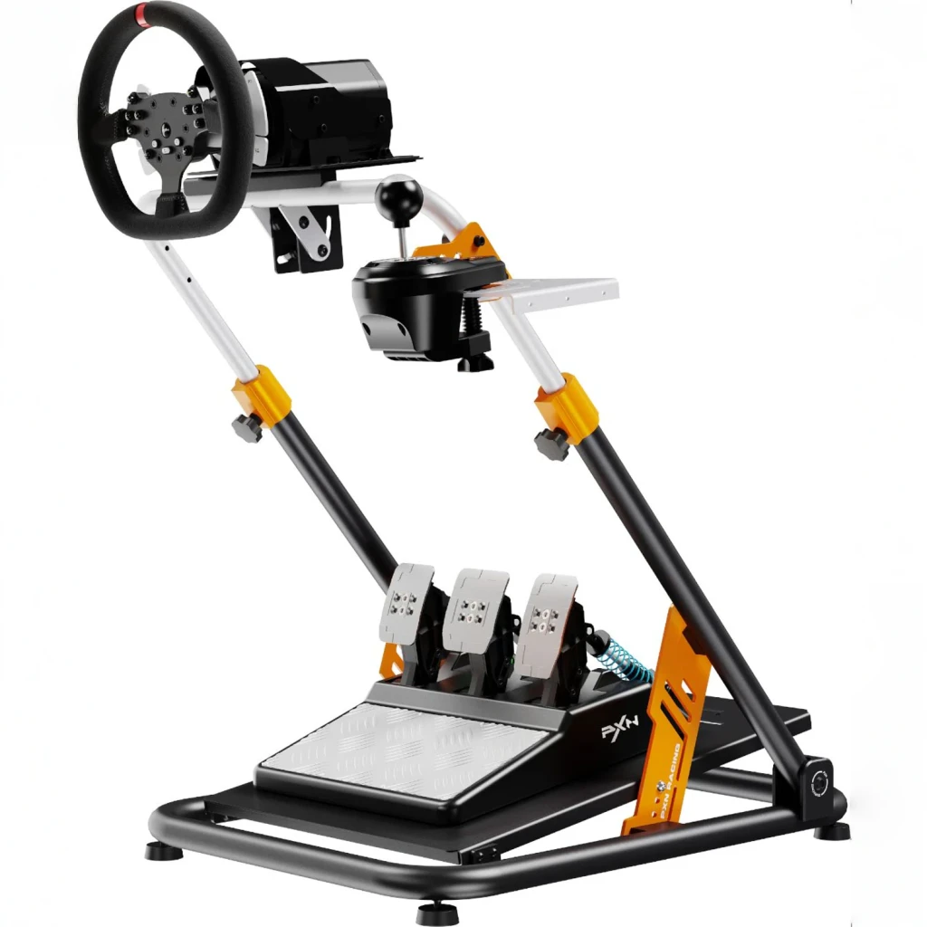 Support volant PXN A11 Inclinaison 6°-11,5° Noir, en utilisation: vue latérale avec volant, levier de vitesses et pédales